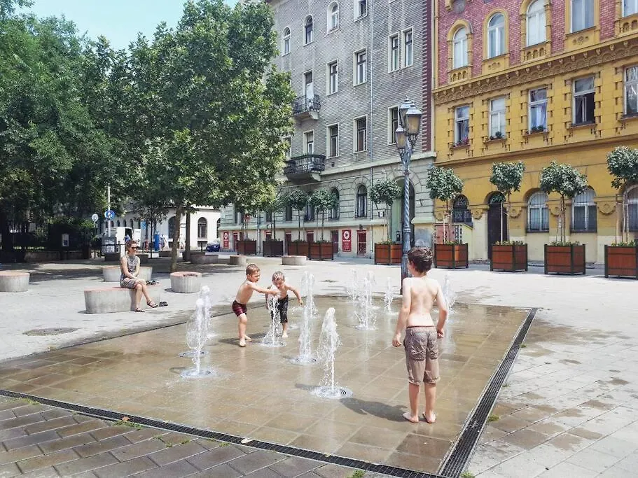 Central 30M2 A/C Apartment, 3 Min From Ny Cafe Budapest Apartment