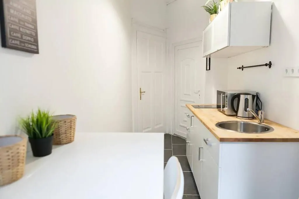Central 30M2 A/C Apartment, 3 Min From Ny Cafe Budapest