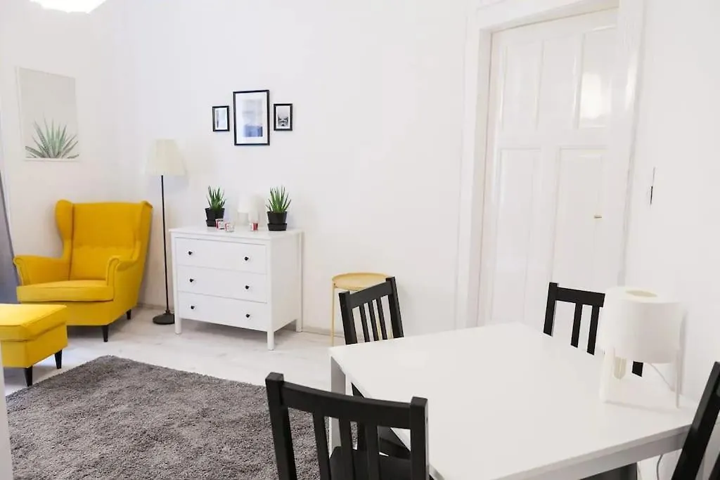 Apartment Central 30M2 A/C Apartment, 3 Min From Ny Cafe Budapest